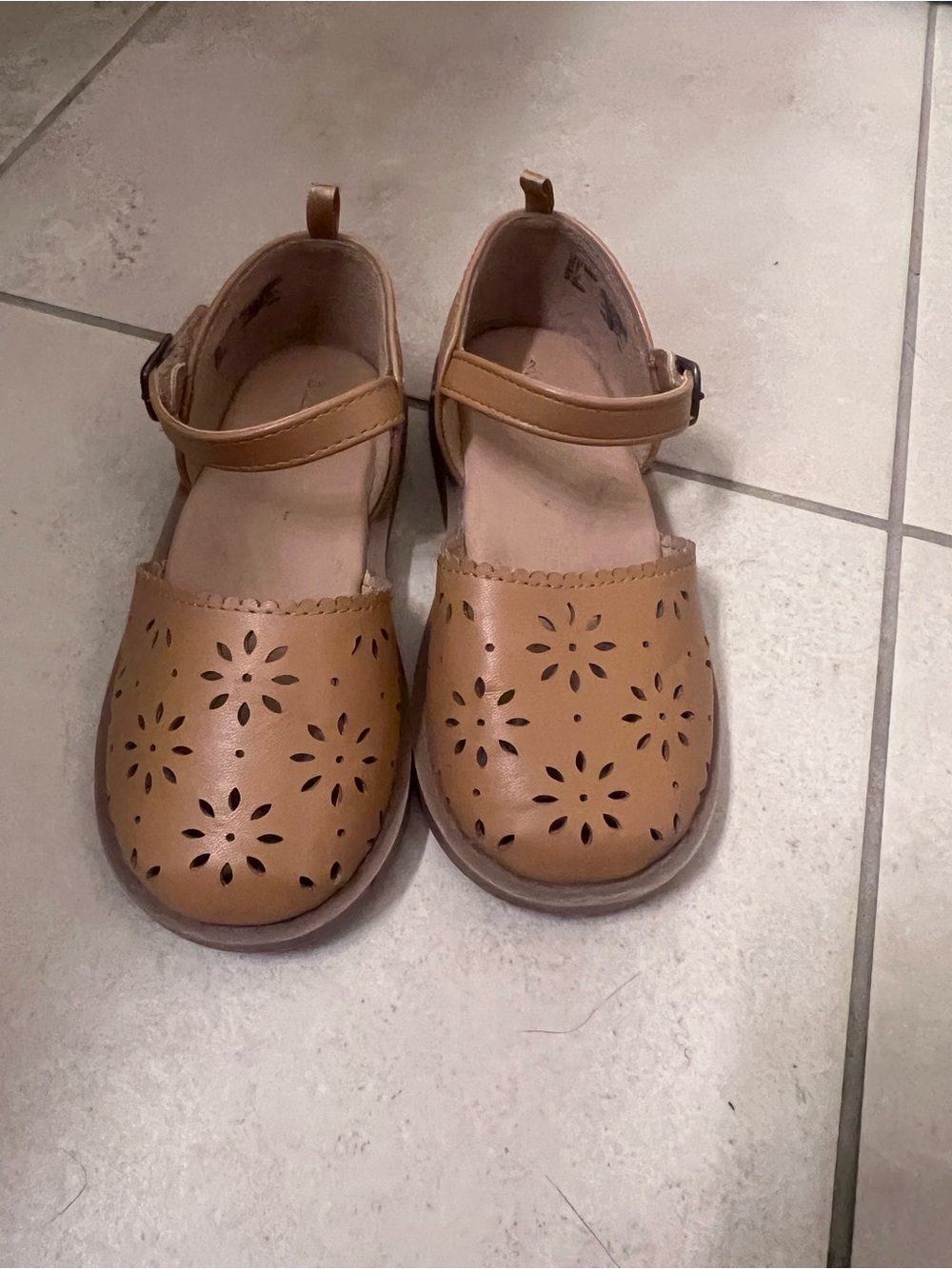 Old Navy Girls Tan Floral Cutout Sandals with memory foam Size 9